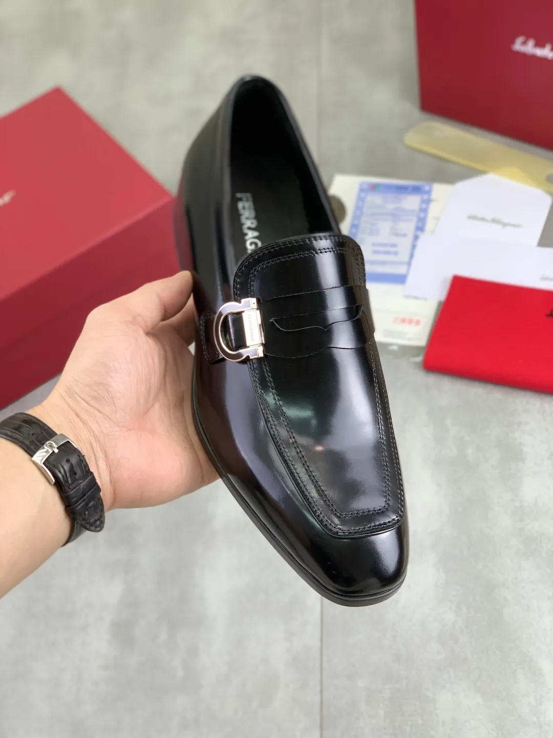Men's men's shoes 💰P600💰[New model] High quality water-dyed cowhide 🆘[Salvatore Ferragamo] Ferragamo's latest casual business leather shoes for men! Listed simultaneously! The fabric is made of specially imported original calfskin, and the interior is made of imported water-dyed cowhide. It is absolutely luxurious and leads the fashion trend. Matching code: 38-44 (45 and 46 can be customized) 5️⃣ colors available